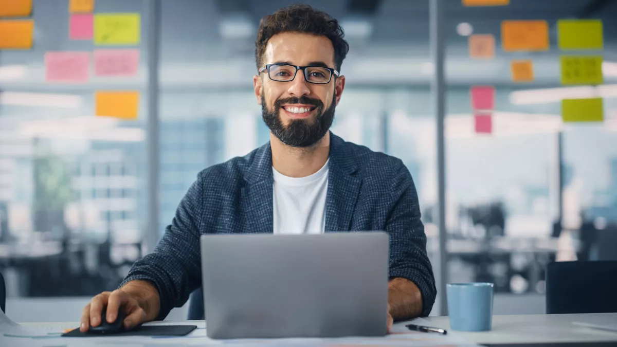 man-smiling-on-laptop